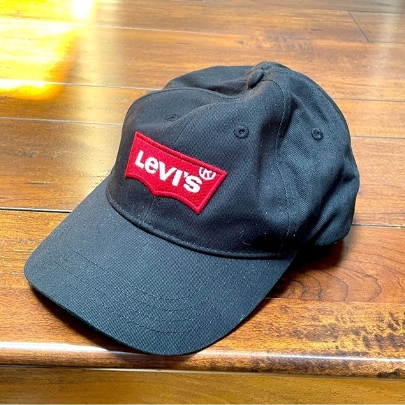 2/$30 Levi's Men's Large Batwing Baseball Adjustable Strap Hat - Picture 1 of 6